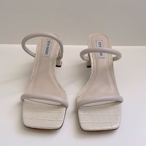 NEW STEVE MADDEN LILAH HEELS. 7.5 M. CROCO STYLE. WHITE.